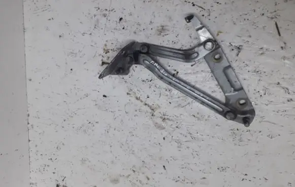 Ford Mondeo Mk III Tailgate/trunk/boot hinge