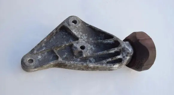 Audi A6 S6 C6 4F Engine mounting bracket 4F0199343T