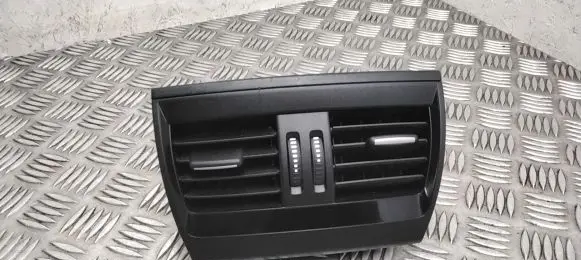 Rear air vent grill