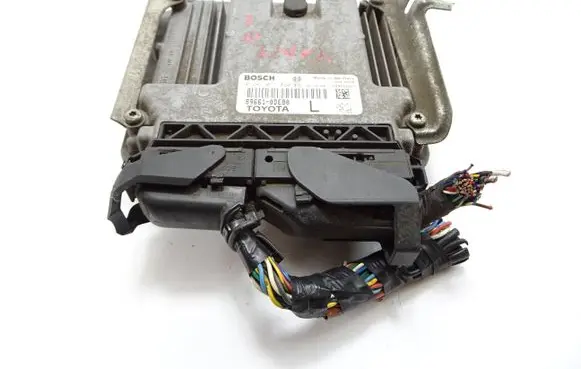 Toyota Yaris Engine control unit/module 0281017820 896610DE80 1039S52933