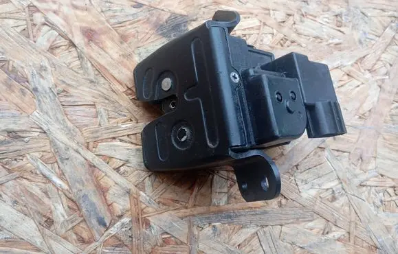 Hyundai i30 Tailgate lock latch 812302L200
