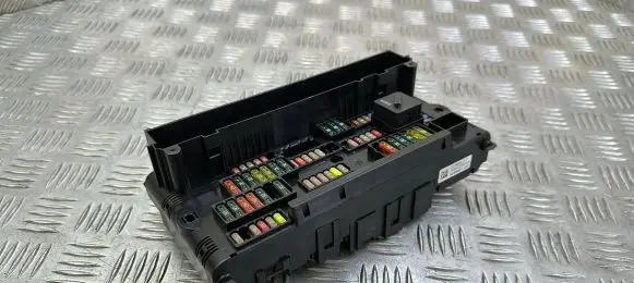 BMW 5 F10 F11 Fuse module 9234421 16704871