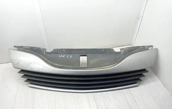 Renault Laguna II Front bumper upper radiator grill 8200012581