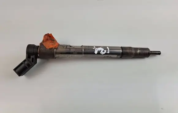 KIA Sportage Fuel injector 338002U000