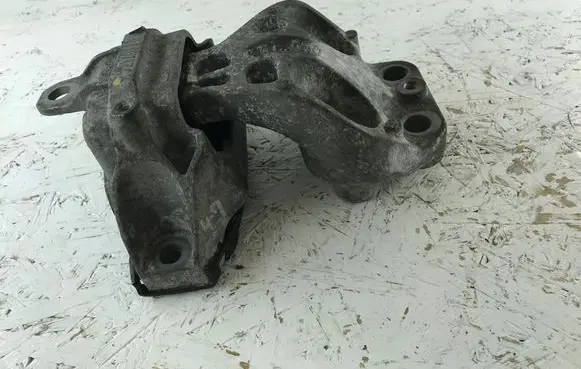 Opel Mokka Engine mount bracket 95126770