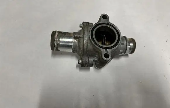 Ford Mustang VI Thermostat housing BR3E8A587MC