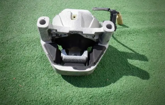 Audi A7 S7 4G Engine mount bracket 4G0199381LO