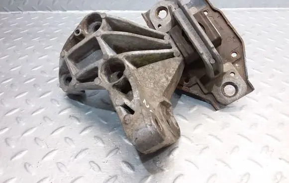 Nissan Qashqai Engine mount bracket 11210JD500