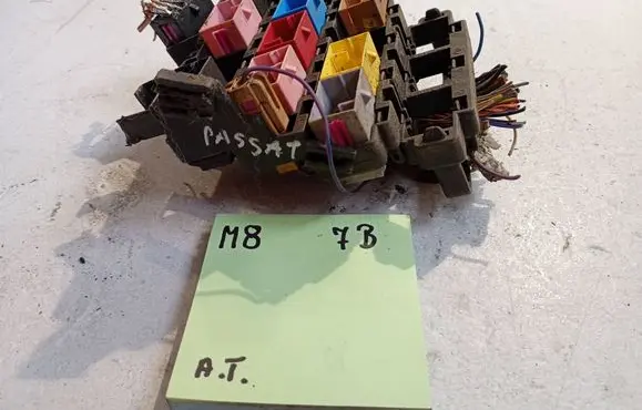 Volkswagen PASSAT B6 Fuse box set