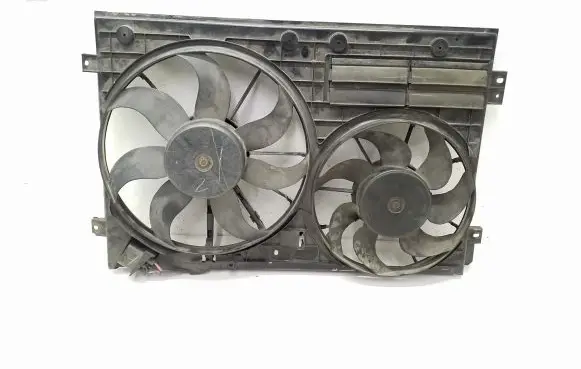 Radiator cooling fan shroud