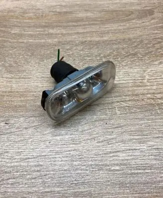 Audi A6 S6 C5 4B Front fender indicator light 8E0949127 WithPlug