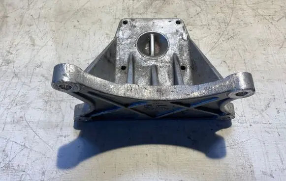 Maserati Ghibli Gearbox mounting bracket 670004299