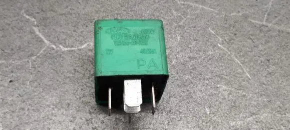 Ford Mondeo MK II Fuel pump relay 93BG13A025A1B