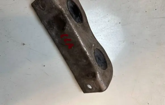 Mercedes-Benz B W246 W242 Muffler mount bracket/holder A2464900040