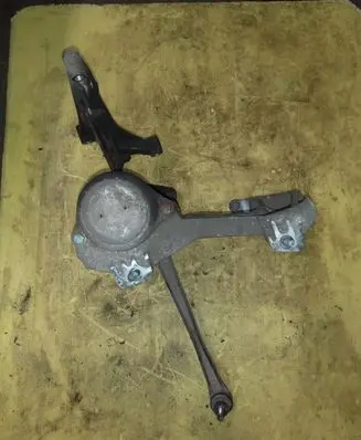 Porsche Boxster 986 Engine mounting bracket 986331152