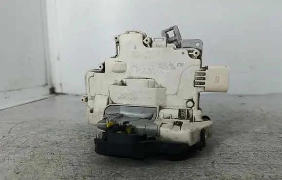 Audi A4 S4 B7 8E 8H Rear door lock 8E0639016AA