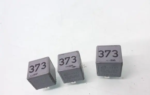Volkswagen PASSAT B5.5 Other relay 8D0951253A 373