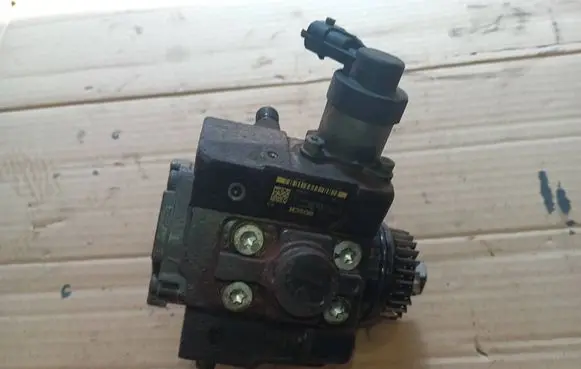 Renault Latitude (L70) Fuel injection high pressure pump 0445010223