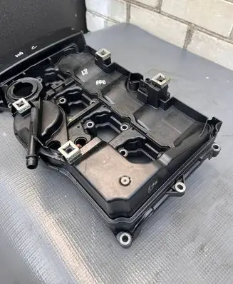 Mercedes-Benz C W204 Rocker cam cover A2710101030