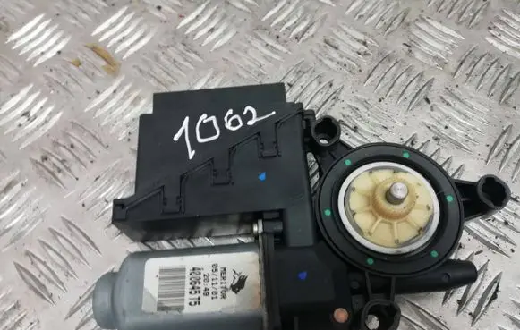Volkswagen Polo Front door window regulator motor 6Q2959802A 400645T5
