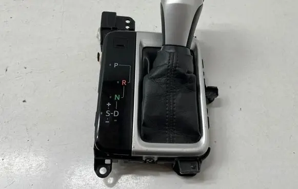 Toyota Highlander XU50 Gear lever shifter trim leather/knob 76H965LHD