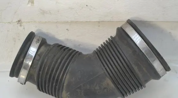 Audi A4 S4 B7 8E 8H Air intake hose/pipe 8E0129615