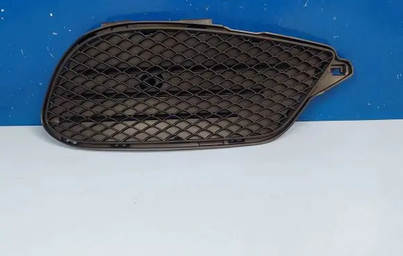 Mercedes-Benz E W212 Front bumper lower grill A2128852823 MB1039171 239755R