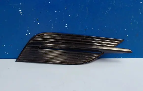 Lexus LX III URJ200 Front fog light trim/grill GG29005230 GG29005070
