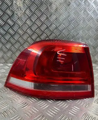 Volkswagen Touareg II Rear/tail lights 7P6945095D