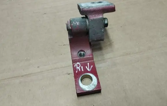 Fiat 500 Front door lower hinge 