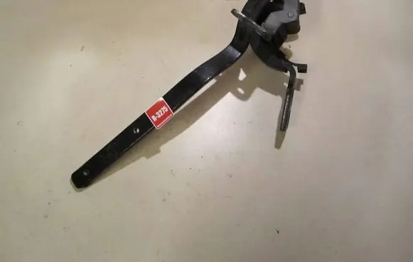 Tailgate/trunk/boot hinge