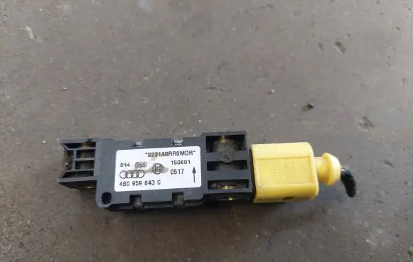Audi A6 S6 C5 4B Airbag deployment crash/impact sensor 4B0959643C 150601 0231A0RR8MDR