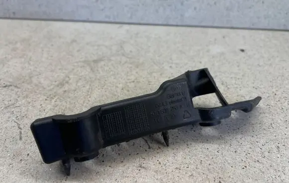 Audi A5 8T 8F Front bumper mounting bracket 8T0807283A 15443