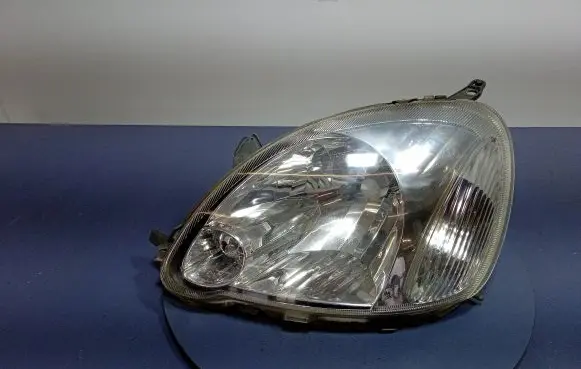 Toyota Yaris Headlight/headlamp 20-A354