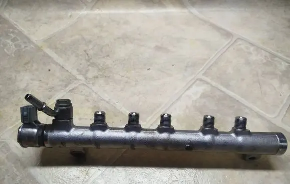Volvo V40 Fuel main line pipe A5261 31303412 P68QD