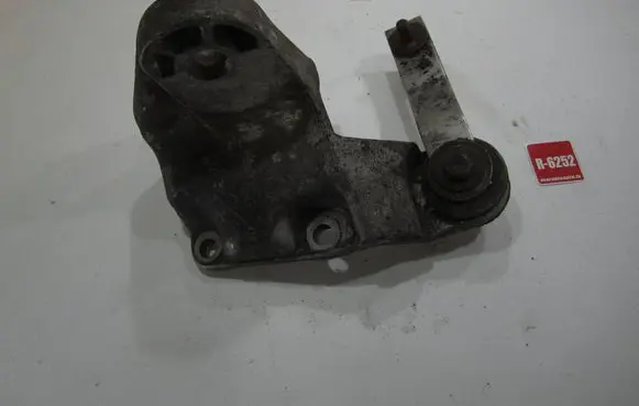 Gearbox mounting bracket