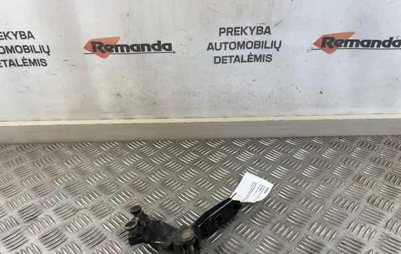Volkswagen Caddy Sliding door middle roller runner 2K0843335