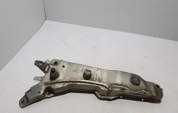 Volvo XC90 Fender mounting bracket 31391778