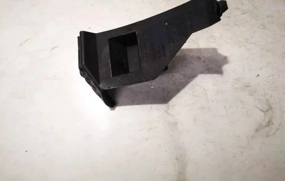 Front bumper mounting bracket
