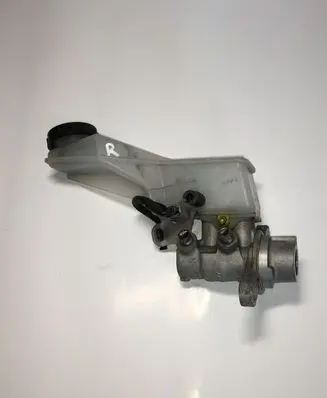 Master brake cylinder