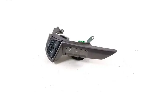 Honda Odyssey Steering wheel buttons/switches 35880-TA0-A11