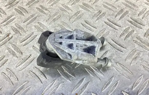 Porsche Cayenne (92A) Radiator mount bracket 7P0121275