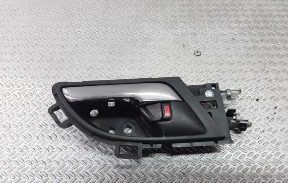 Honda CR-V Front door interior handle