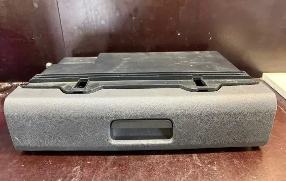 Volkswagen Touran I Glove box 1T0881580D