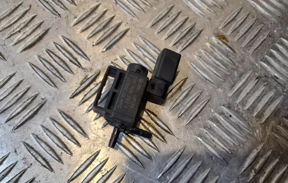 Volkswagen Touareg II Turbo solenoid valve 037906283C