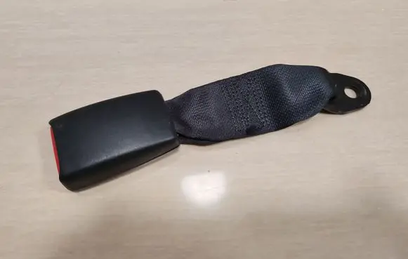 Nissan Note (E11) Middle seatbelt buckle (rear) 163738