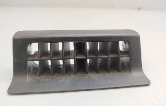 Rear air vent grill