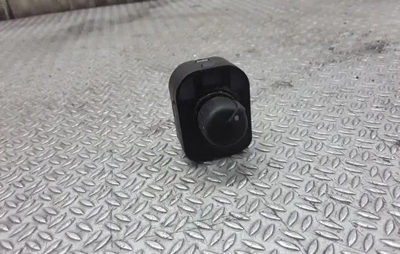 Audi A4 S4 B6 8E 8H Wing mirror switch 8E0959565