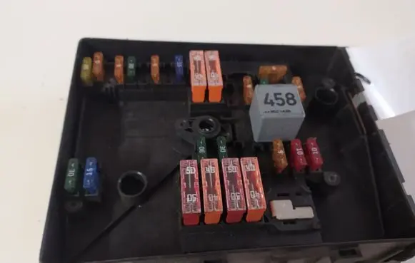 Volkswagen Caddy Fuse module 017181301