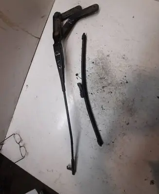 Ford Focus C-MAX Front wiper blade arm Bm5117526ca